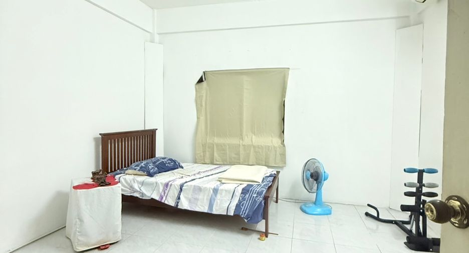 Local comercial en venta de 5 habitaciones en Taling Chan, Bangkok