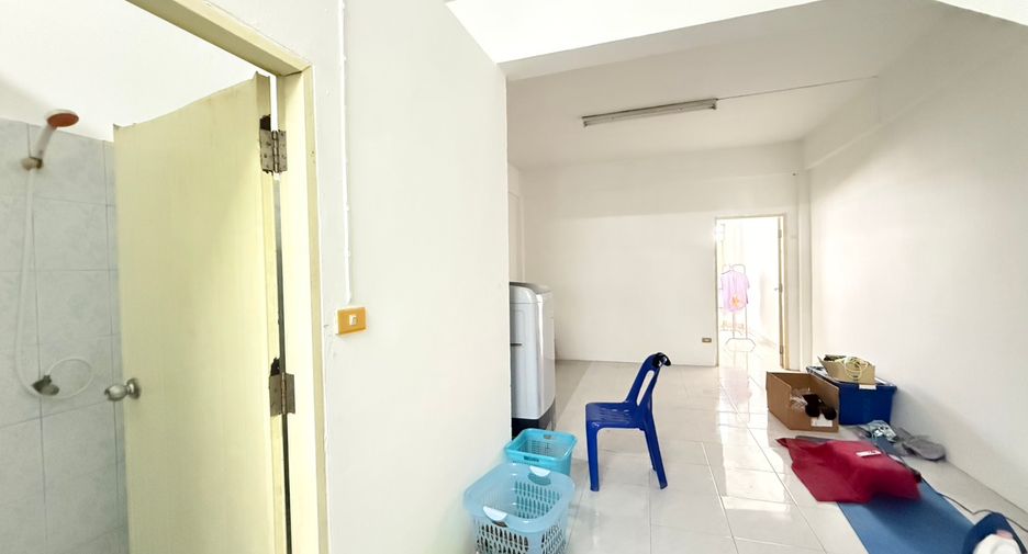 Local comercial en venta de 5 habitaciones en Taling Chan, Bangkok