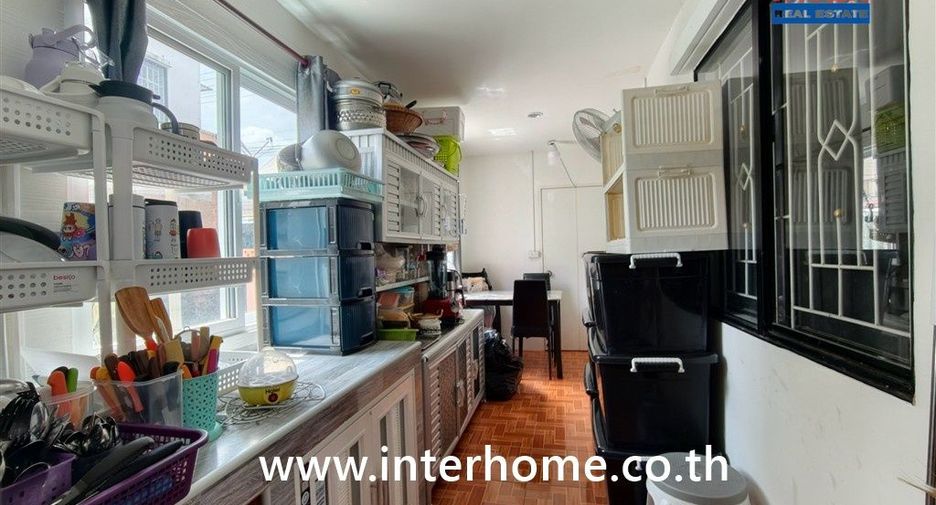 For sale 3 bedrooms townhouse in Khlong Luang, Pathum Thani