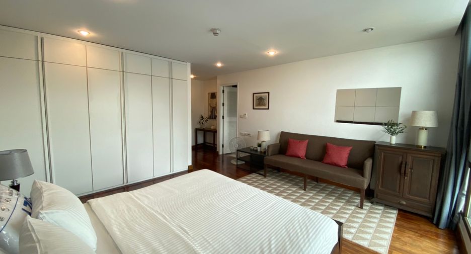 For rent 3 bedrooms condo in Watthana, Bangkok