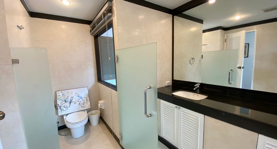 For rent 3 bedrooms condo in Watthana, Bangkok