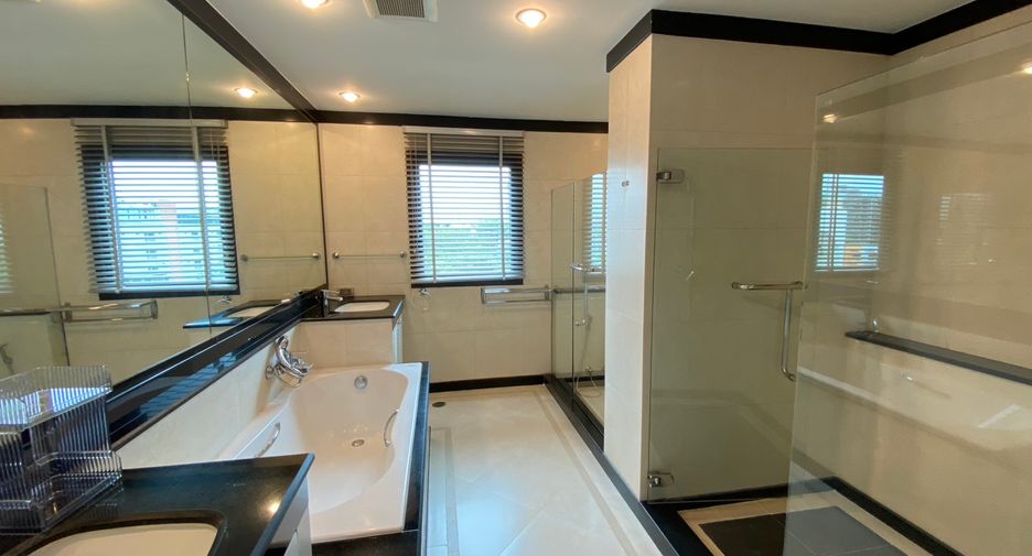 For rent 3 bedrooms condo in Watthana, Bangkok