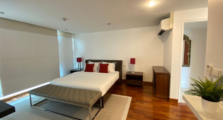 For rent 3 bedrooms condo in Watthana, Bangkok