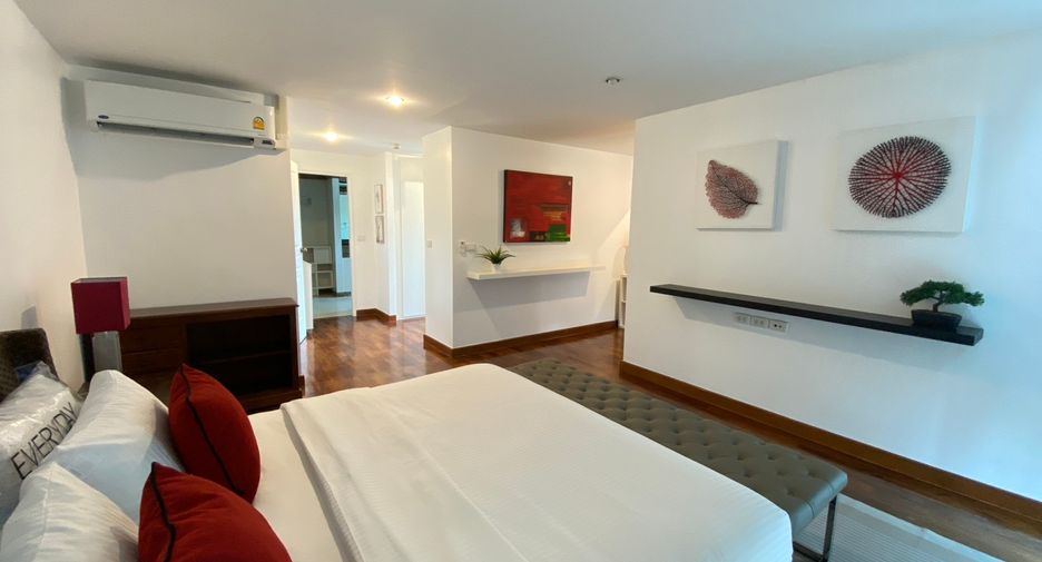 For rent 3 bedrooms condo in Watthana, Bangkok