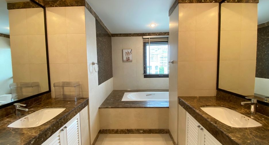 For rent 3 bedrooms condo in Watthana, Bangkok