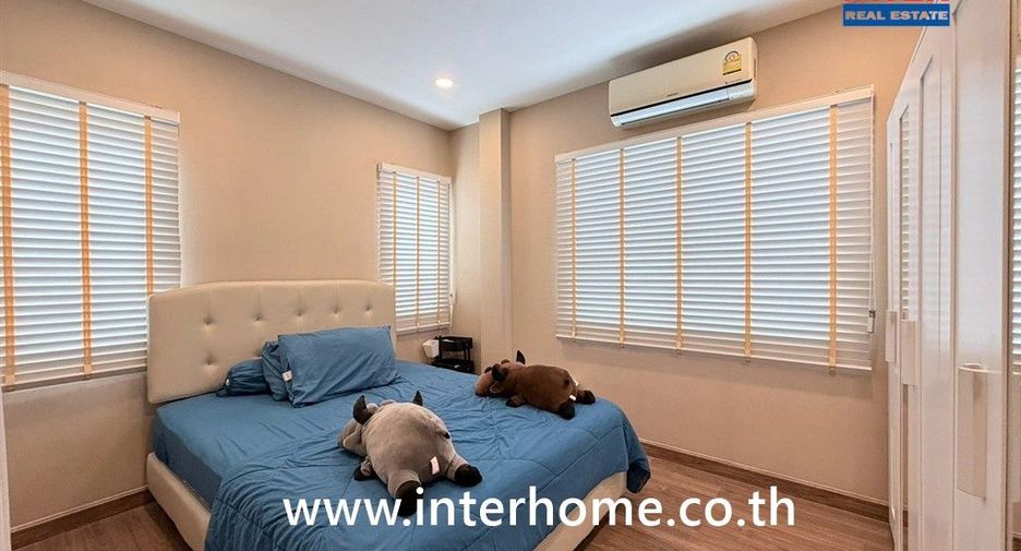 Casa en venta de 4 habitaciones en Lat Krabang, Bangkok