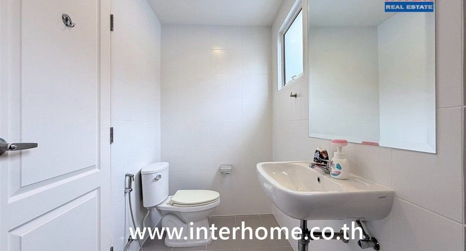 Casa en venta de 4 habitaciones en Lat Krabang, Bangkok