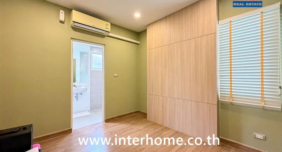 Casa en venta de 4 habitaciones en Lat Krabang, Bangkok