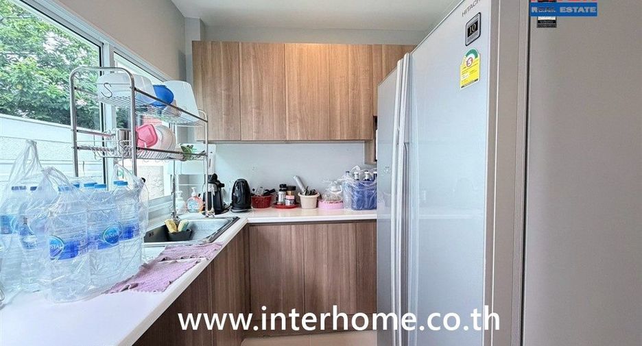 Casa en venta de 4 habitaciones en Lat Krabang, Bangkok