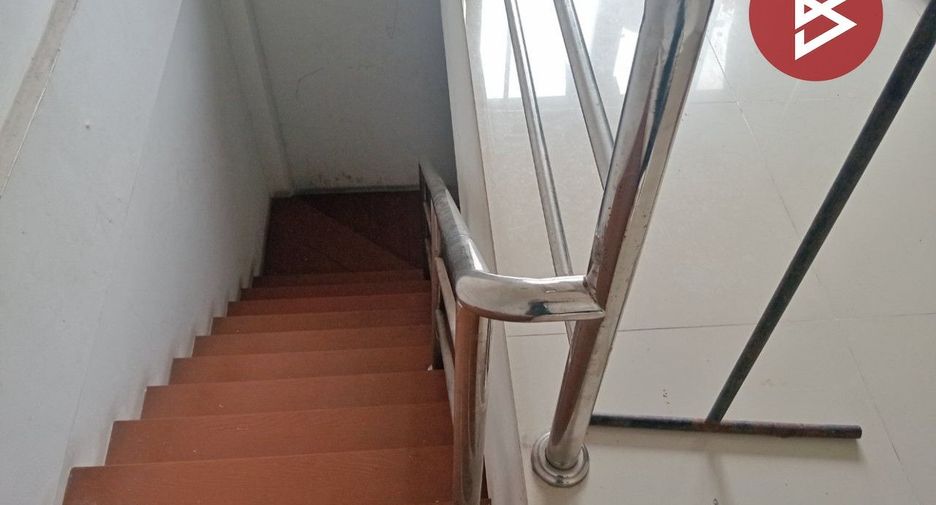 Local comercial en venta de 3 habitaciones en Bang Phli, Samut Prakan