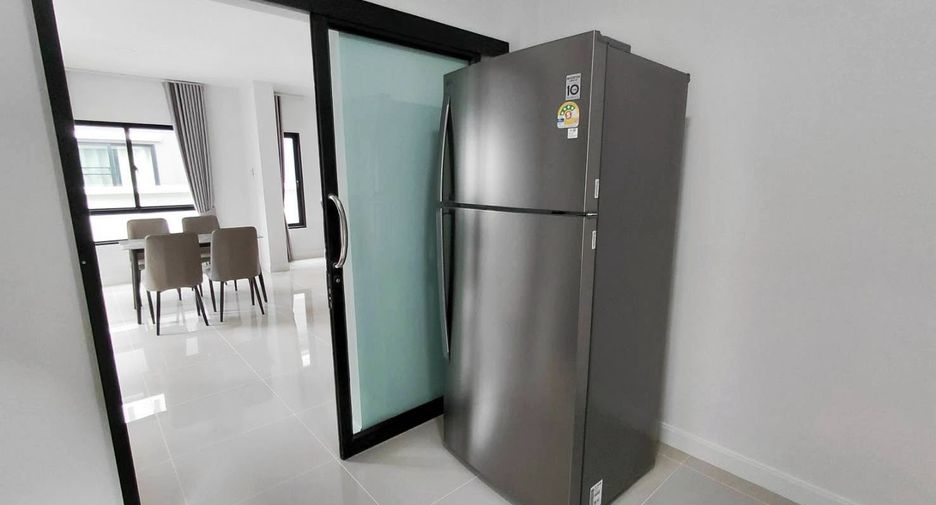 For rent 3 bedrooms house in San Kamphaeng, Chiang Mai