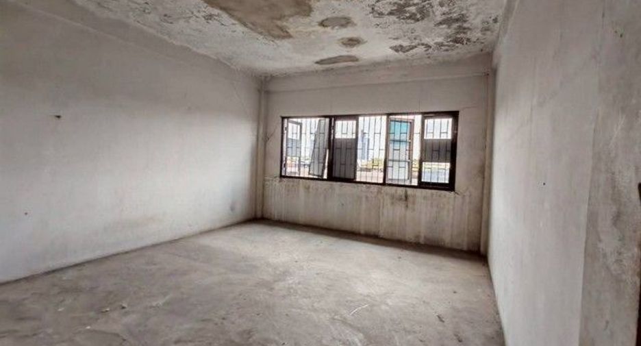 For sale 3 bedrooms retail Space in Bang Phli, Samut Prakan
