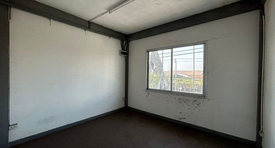 For sale 3 bedrooms retail Space in Bang Phli, Samut Prakan