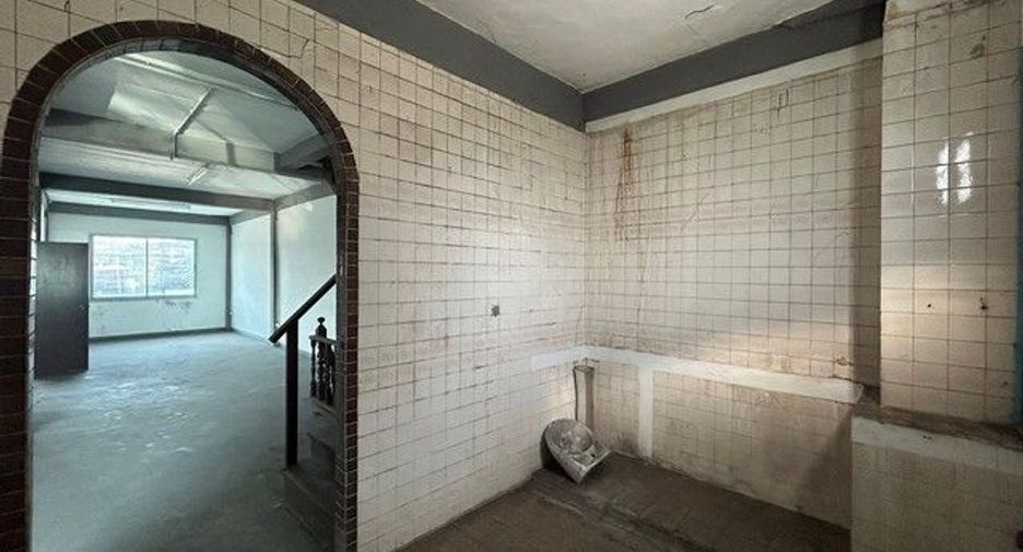 For sale 3 bedrooms retail Space in Bang Phli, Samut Prakan