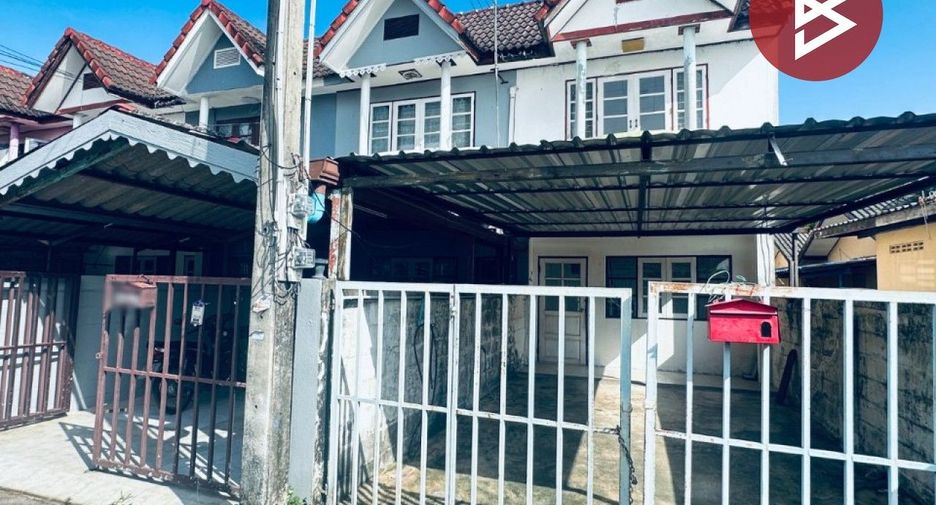 À vendre 2 chambres maison de ville à Nikhom Phatthana, Rayong