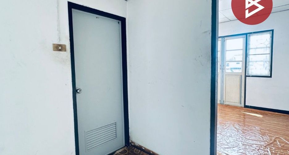 À vendre 2 chambres maison de ville à Nikhom Phatthana, Rayong