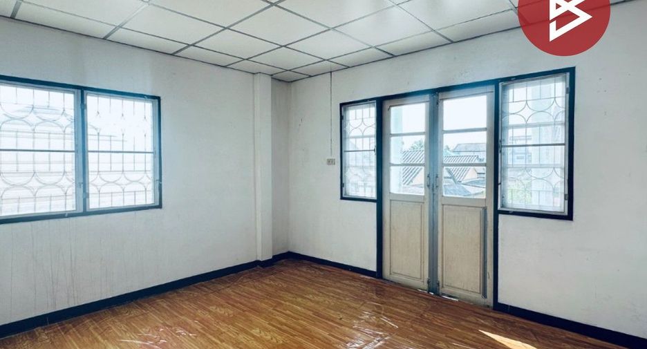 À vendre 2 chambres maison de ville à Nikhom Phatthana, Rayong