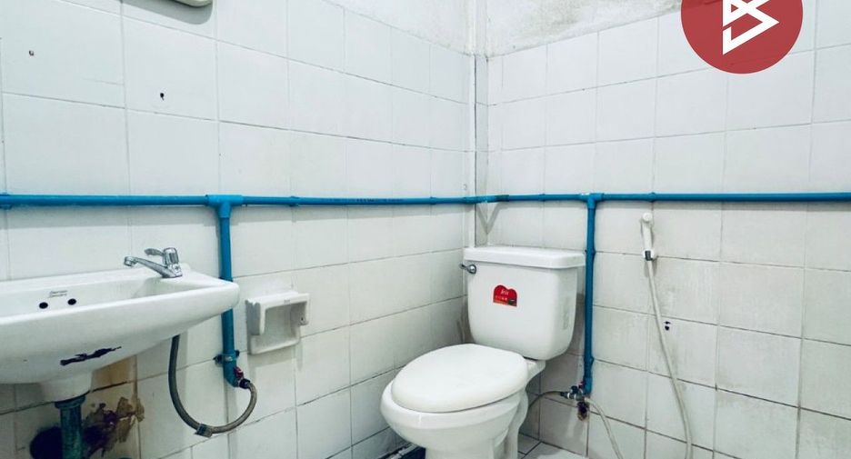 À vendre 2 chambres maison de ville à Nikhom Phatthana, Rayong
