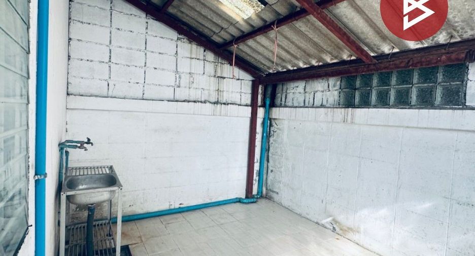 À vendre 2 chambres maison de ville à Nikhom Phatthana, Rayong