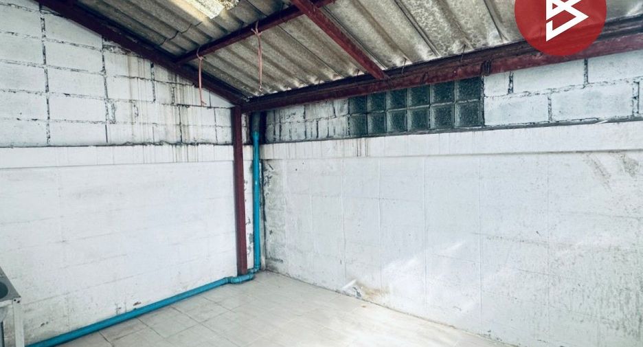 À vendre 2 chambres maison de ville à Nikhom Phatthana, Rayong