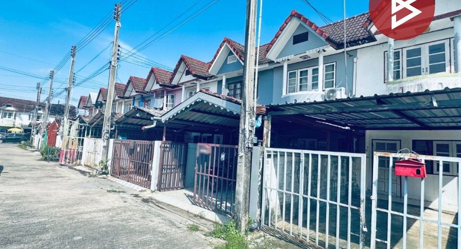 À vendre 2 chambres maison de ville à Nikhom Phatthana, Rayong