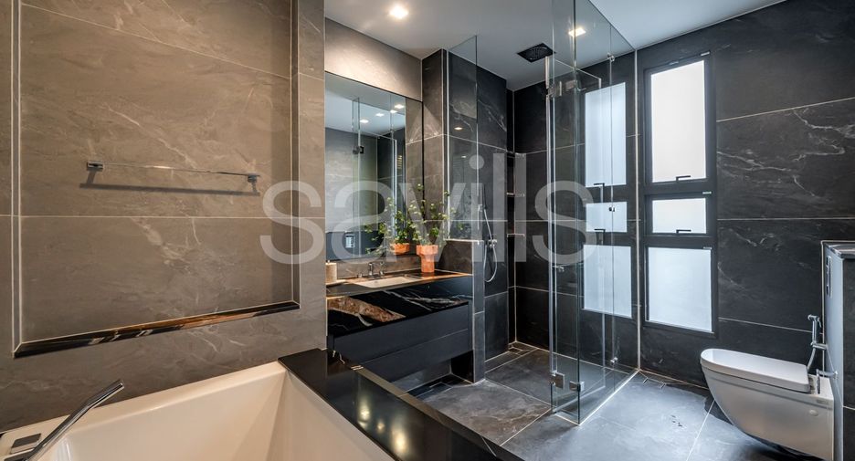 For sale 4 bedrooms house in Bang Kapi, Bangkok