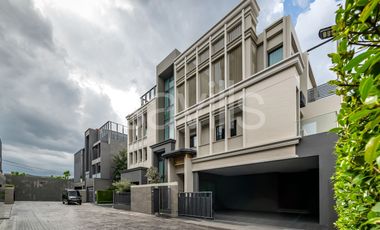 For sale 4 bedrooms house in Bang Kapi, Bangkok