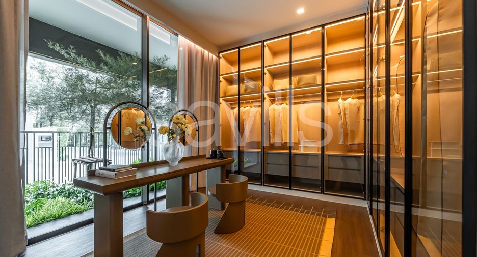 For sale 4 bedrooms house in Bang Kapi, Bangkok