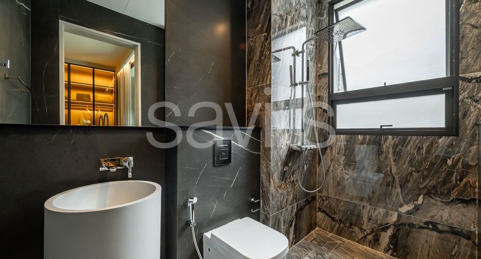 For sale 4 bedrooms house in Bang Kapi, Bangkok