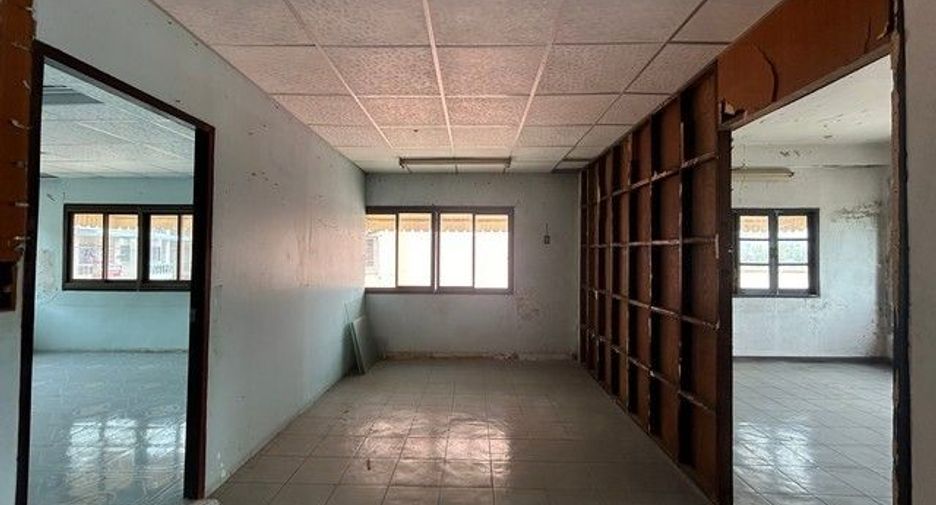 For sale 3 bedrooms retail Space in Bang Phli, Samut Prakan