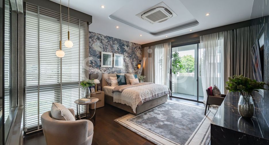 For sale 4 bedrooms house in Bang Kapi, Bangkok