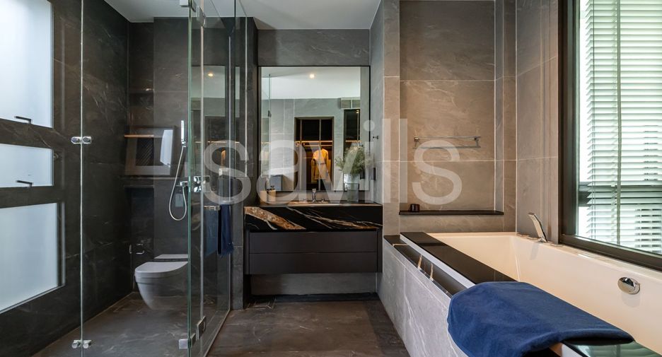 For sale 4 bedrooms house in Bang Kapi, Bangkok