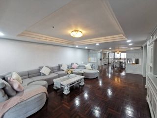 For rent 3 bedrooms serviced apartment in Watthana, Bangkok