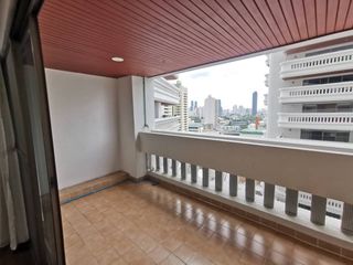 For rent 3 bedrooms serviced apartment in Watthana, Bangkok