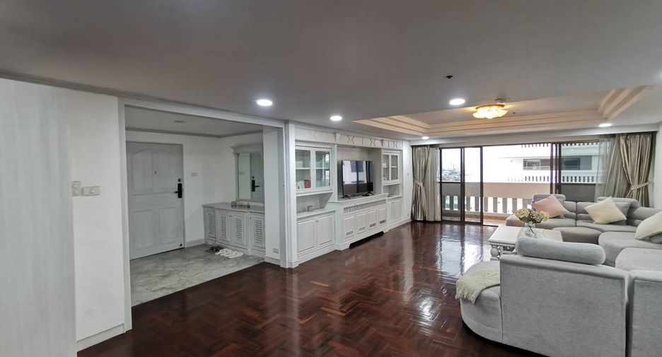 For rent 3 bedrooms serviced apartment in Watthana, Bangkok