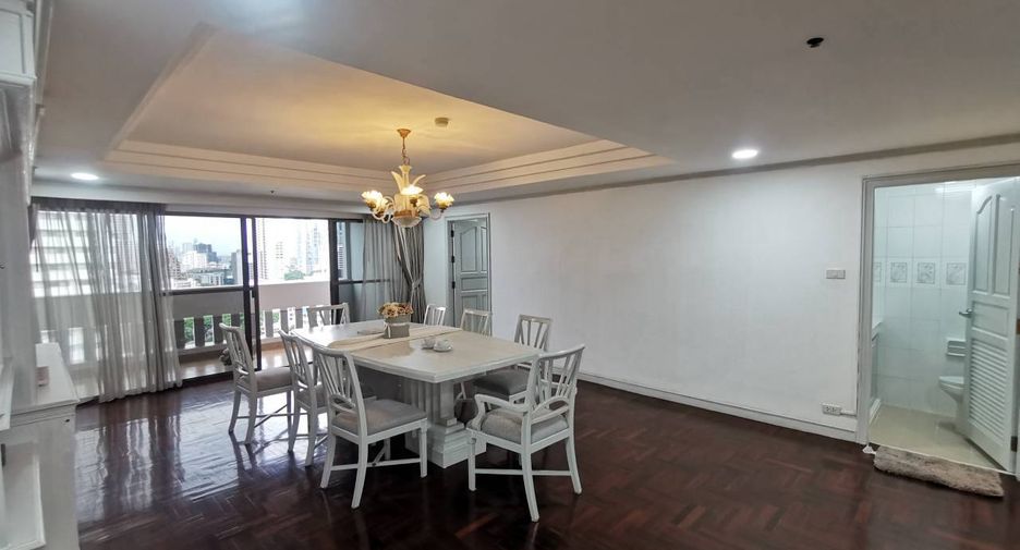 For rent 3 bedrooms serviced apartment in Watthana, Bangkok