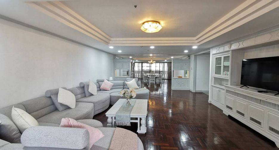 For rent 3 bedrooms serviced apartment in Watthana, Bangkok
