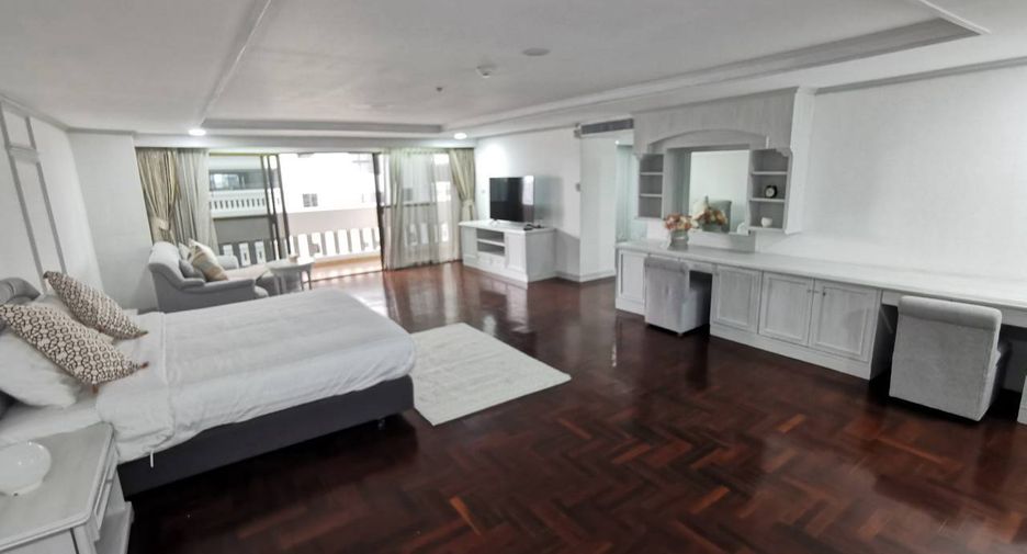 For rent 3 bedrooms serviced apartment in Watthana, Bangkok