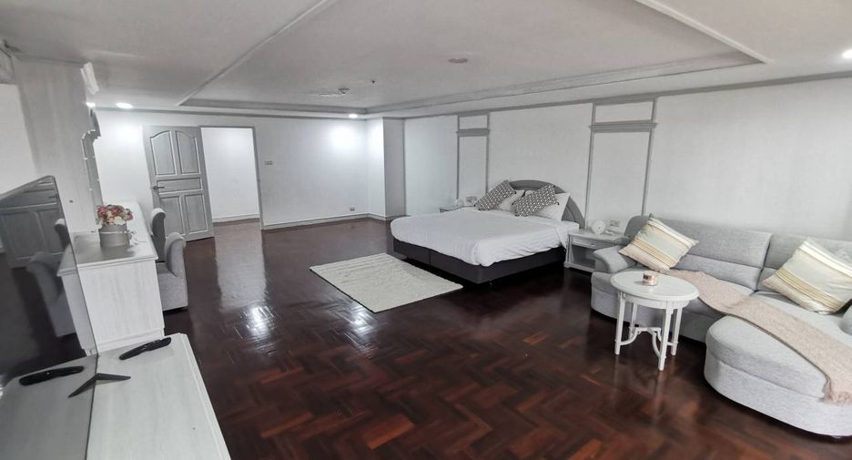 For rent 3 bedrooms serviced apartment in Watthana, Bangkok