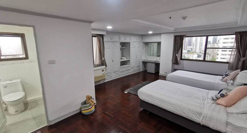 For rent 3 bedrooms serviced apartment in Watthana, Bangkok