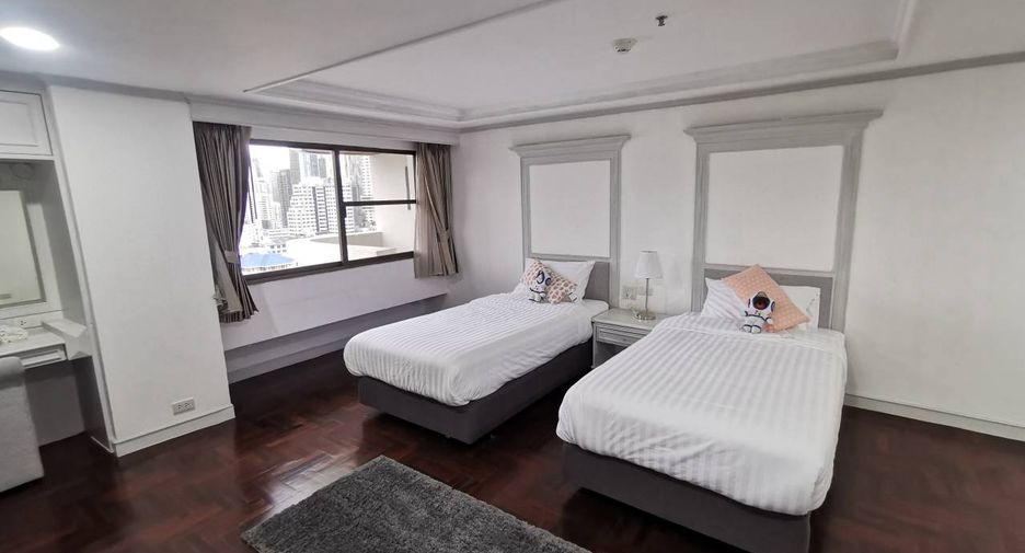 For rent 3 bedrooms serviced apartment in Watthana, Bangkok