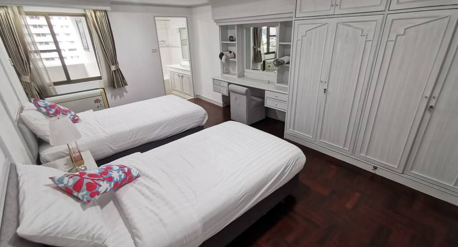 For rent 3 bedrooms serviced apartment in Watthana, Bangkok
