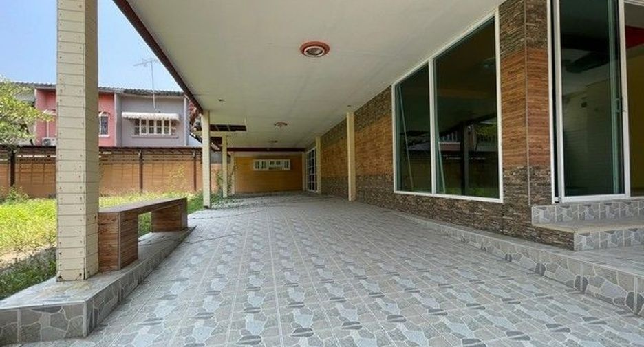 For sale 2 bedrooms townhouse in Bang Phli, Samut Prakan
