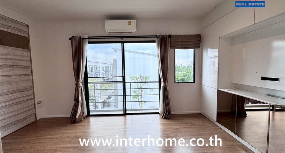 For sale 3 bedrooms townhouse in Mueang Nonthaburi, Nonthaburi