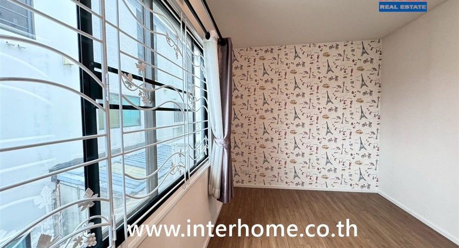 For sale 3 bedrooms townhouse in Mueang Nonthaburi, Nonthaburi