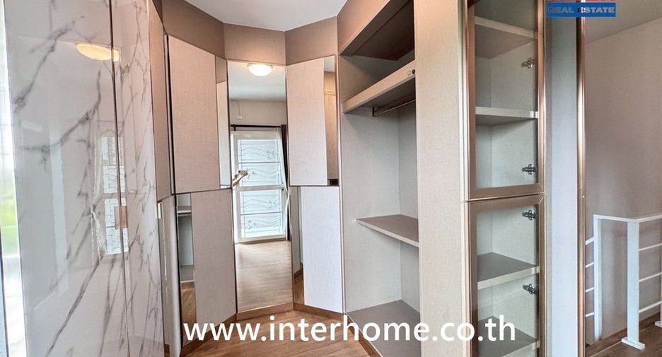 For sale 3 bedrooms townhouse in Mueang Nonthaburi, Nonthaburi