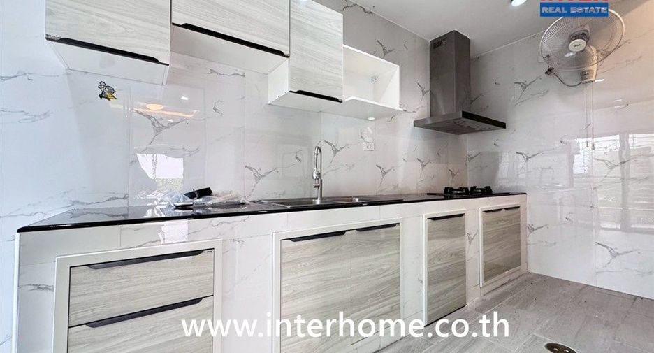 For sale 3 bedrooms townhouse in Mueang Nonthaburi, Nonthaburi