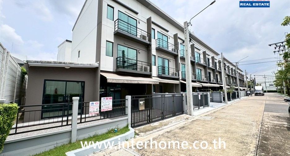 For sale 3 bedrooms townhouse in Mueang Nonthaburi, Nonthaburi