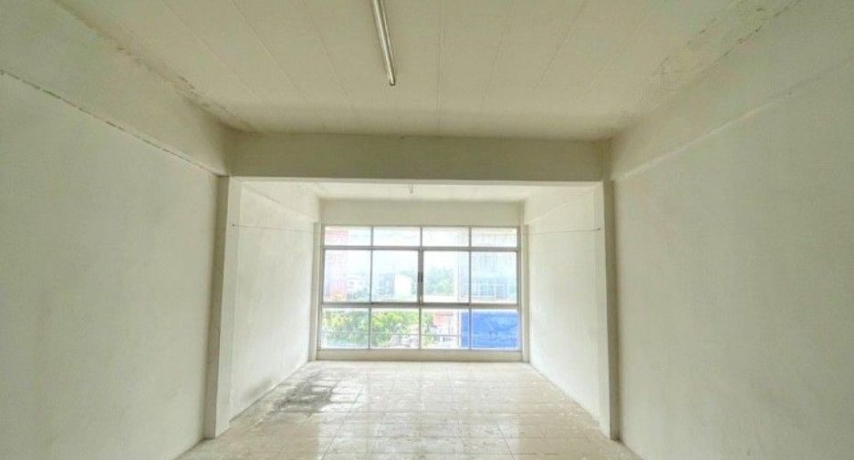 Local comercial en venta de 4 habitaciones en Khan Na Yao, Bangkok
