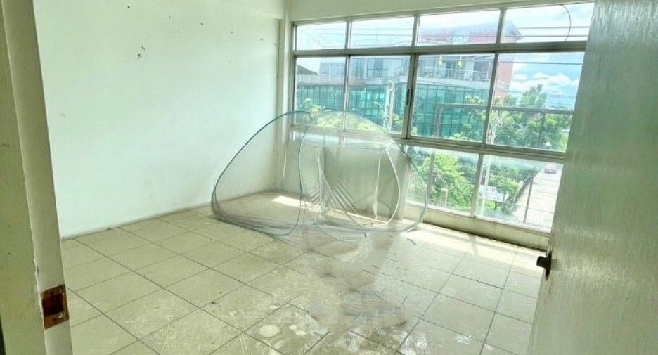 Local comercial en venta de 4 habitaciones en Khan Na Yao, Bangkok